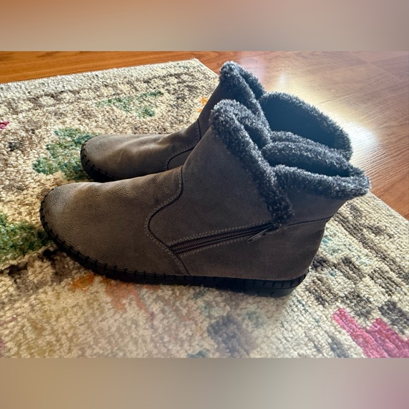easy street Shoes - Cozy Gray Ankle Boots